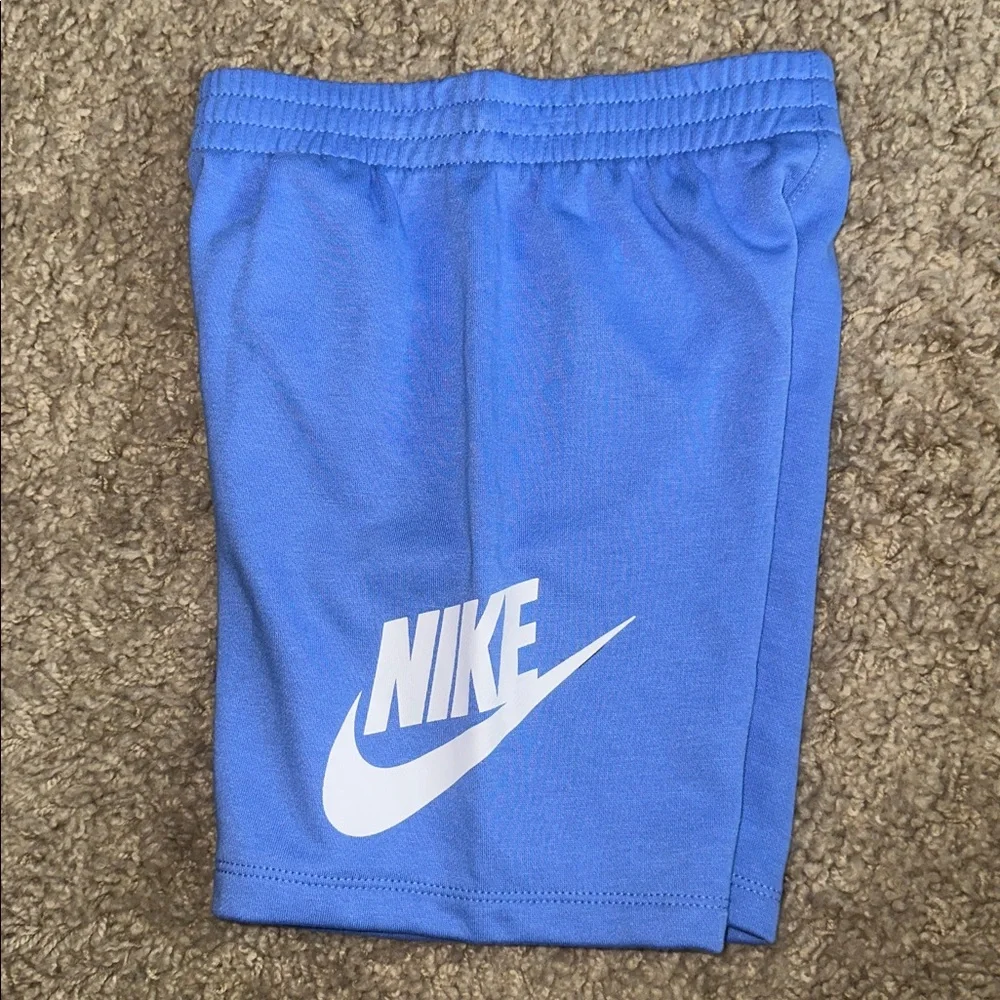 NWT Nike Blue and White Shorts (7)